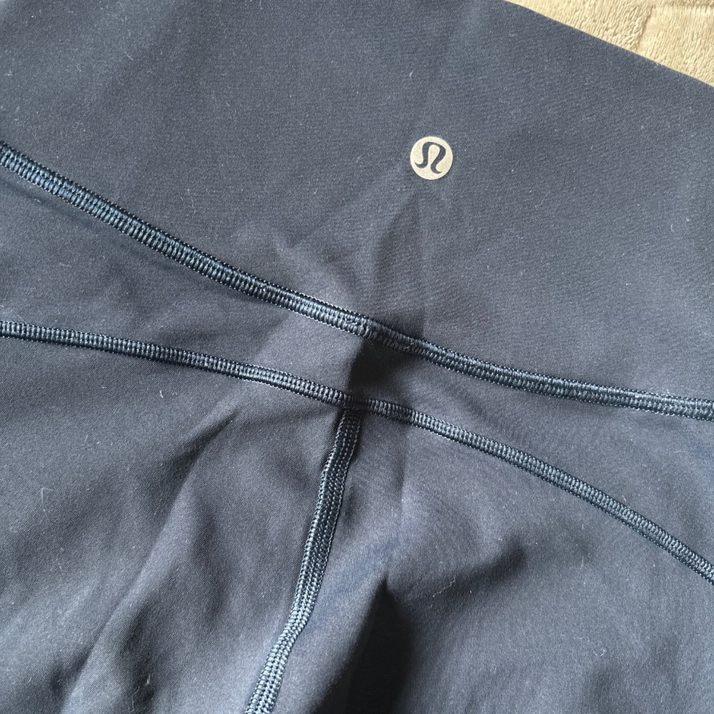 Lululemon - Picture 3 of 5